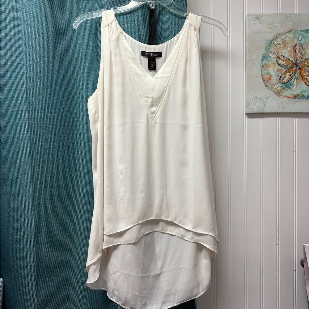 White House Black Market White Sleeveless/Tank Top Size Medium